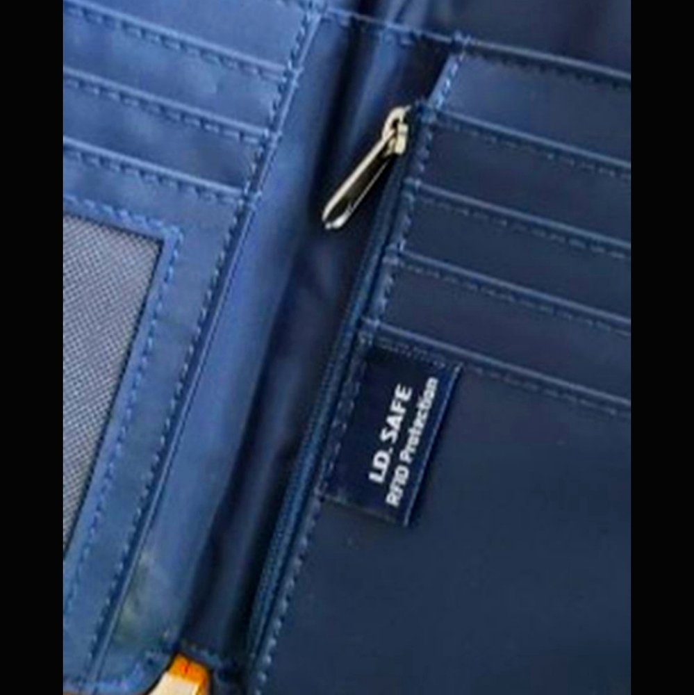 Nautica Wallet / Cellphone carrier